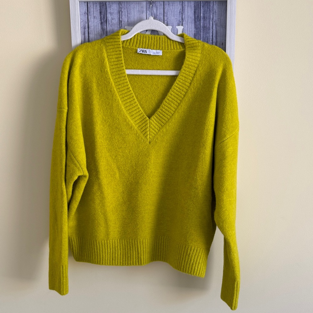 Zara Women's V-Neck Sweater - Yellow